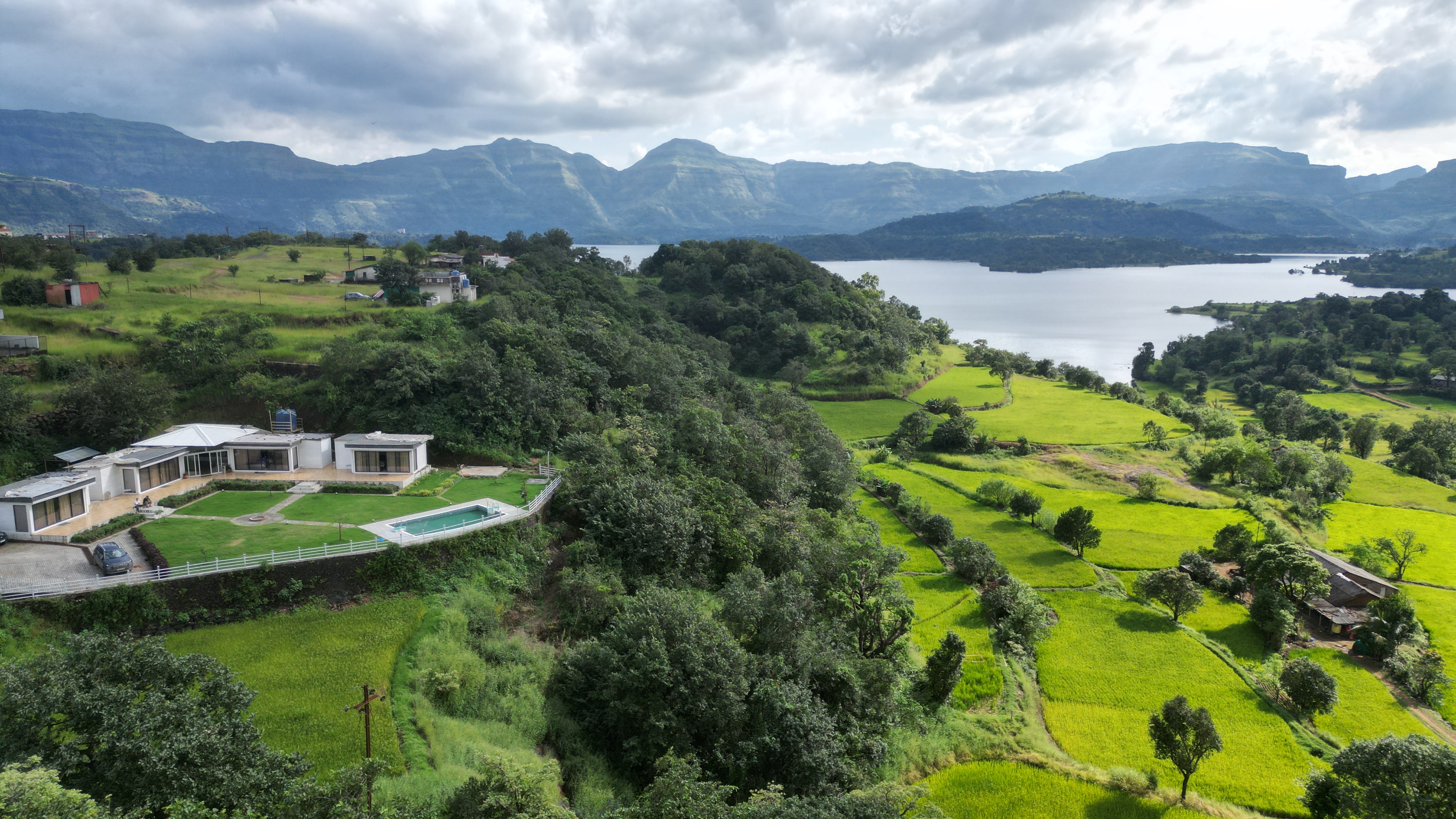Cucubanos Villas Bhandardara