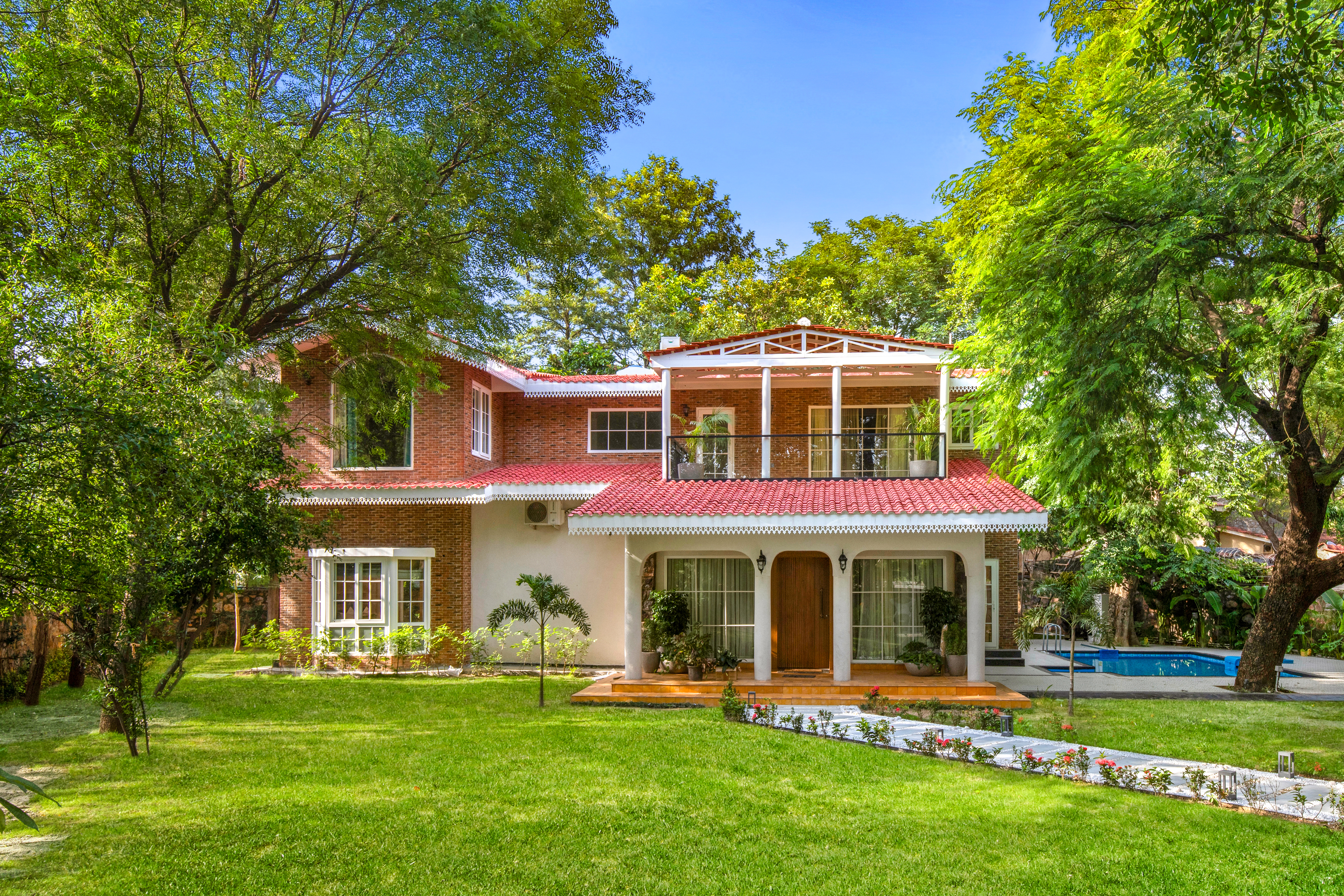 Ashirwad Farms | Pet-friendly 5-BHK Retreat With Private Pool & Garden 